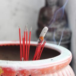 A Guide to Pairing Incense Scents in Worcester Park Homes